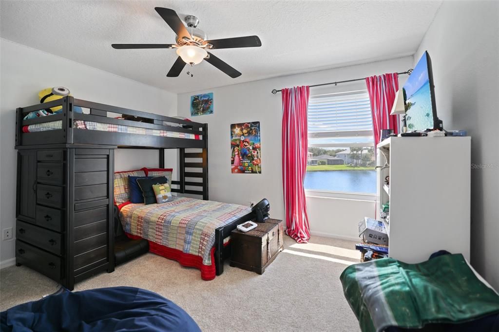 En Venta: $615,000 (4 camas, 2 baños, 2560 Pies cuadrados)