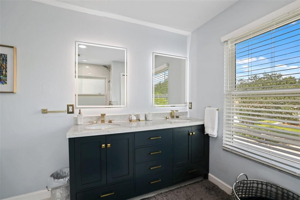 En Venta: $615,000 (4 camas, 2 baños, 2560 Pies cuadrados)