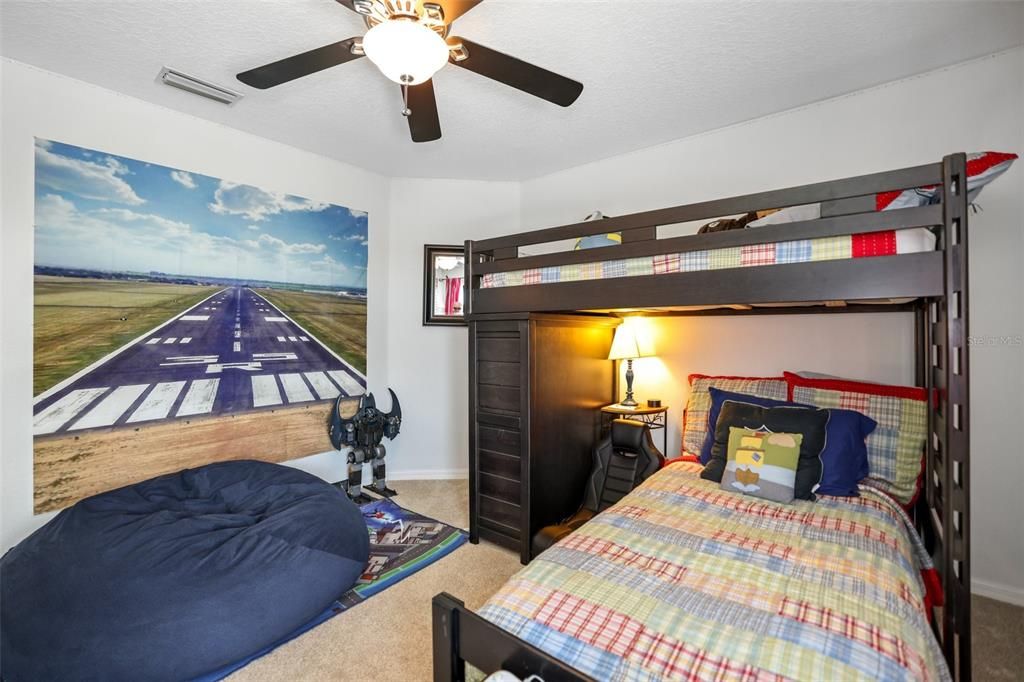 En Venta: $615,000 (4 camas, 2 baños, 2560 Pies cuadrados)