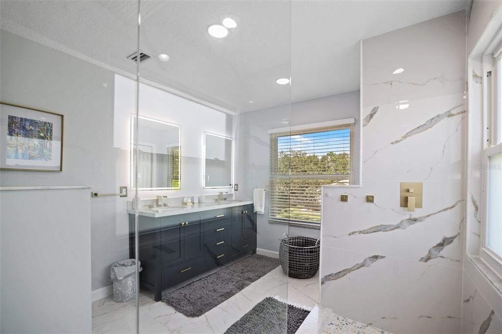 En Venta: $615,000 (4 camas, 2 baños, 2560 Pies cuadrados)