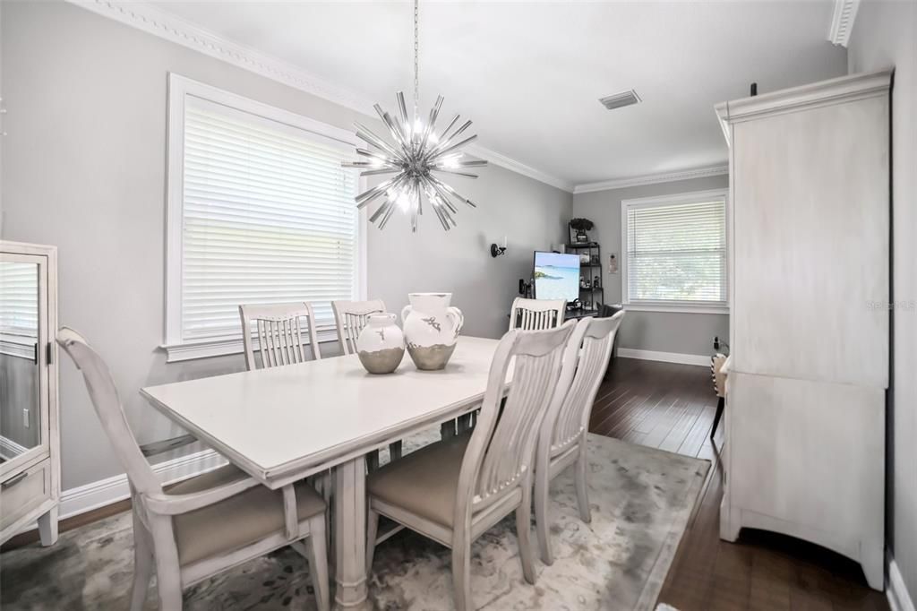 En Venta: $615,000 (4 camas, 2 baños, 2560 Pies cuadrados)