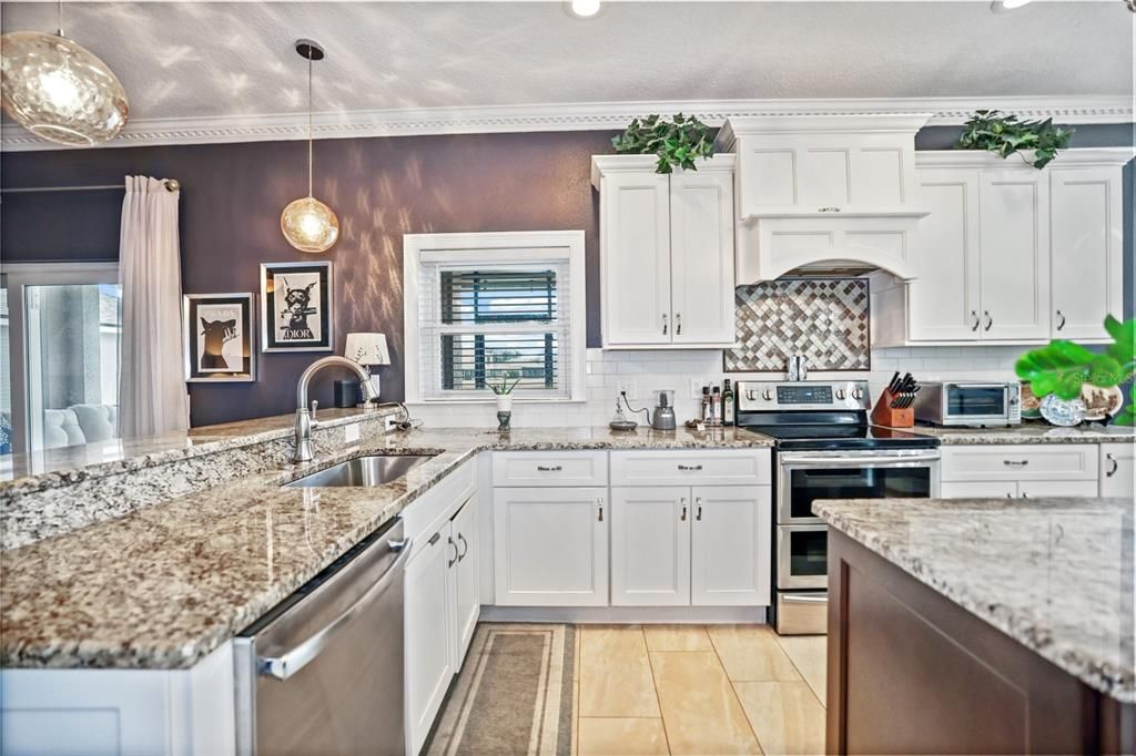 En Venta: $615,000 (4 camas, 2 baños, 2560 Pies cuadrados)