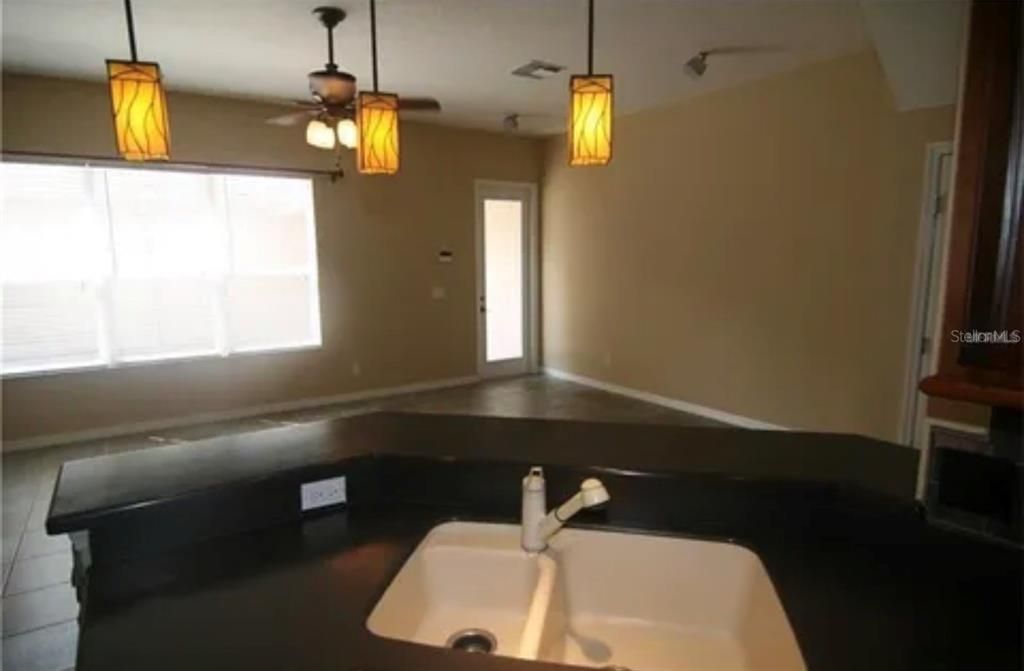 For Rent: $2,350 (3 beds, 2 baths, 1705 Square Feet)