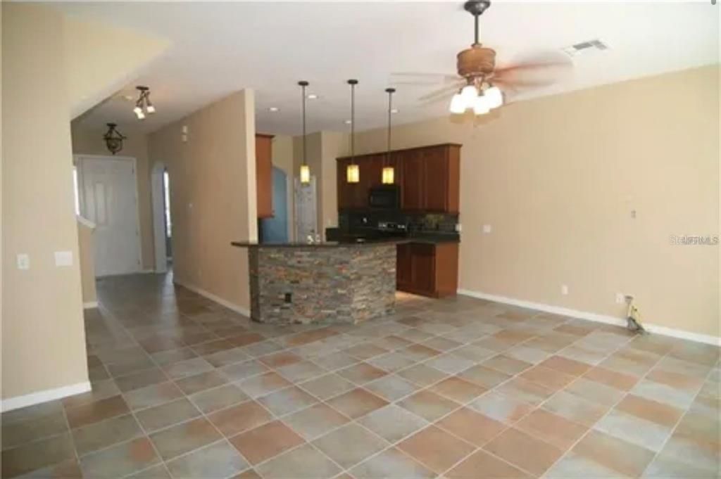 For Rent: $2,350 (3 beds, 2 baths, 1705 Square Feet)