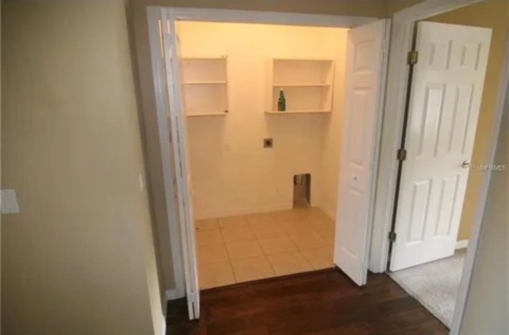 For Rent: $2,350 (3 beds, 2 baths, 1705 Square Feet)
