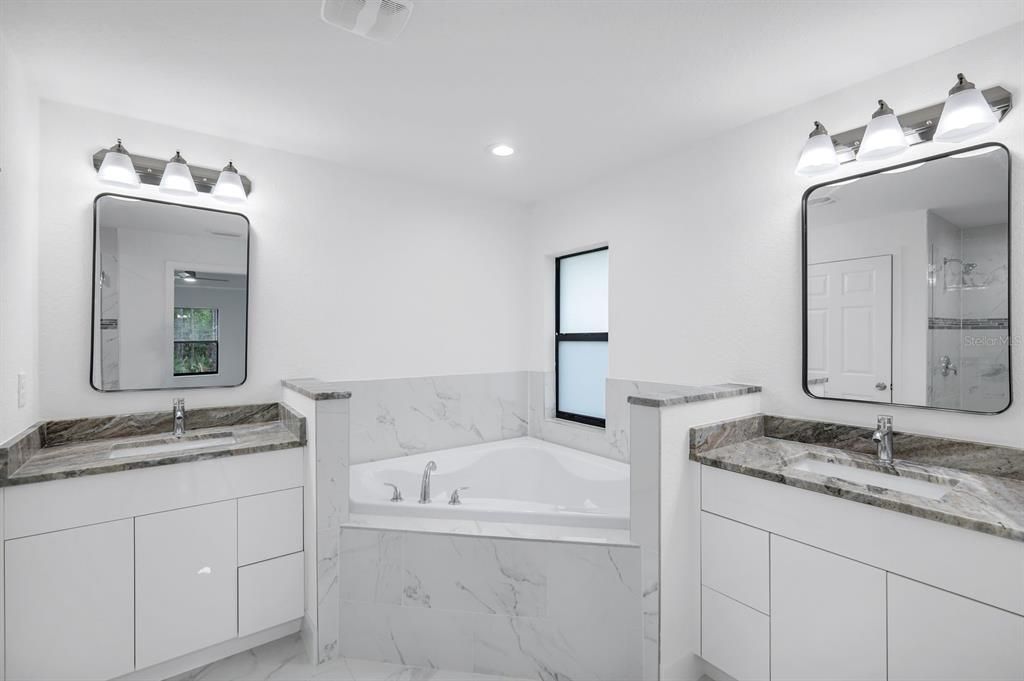 For Sale: $445,000 (4 beds, 3 baths, 2289 Square Feet)