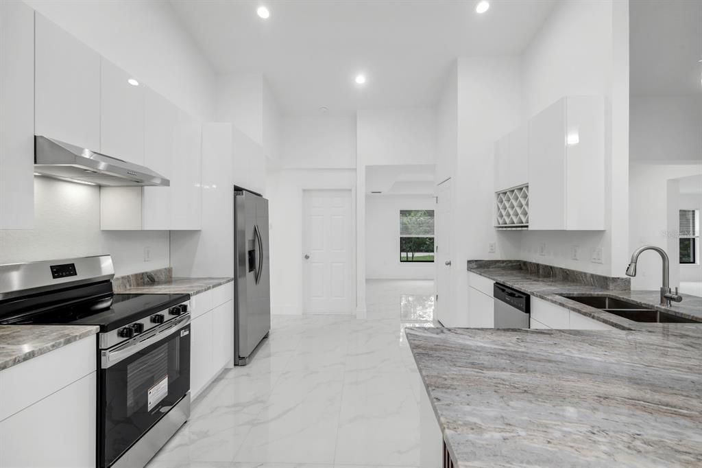 For Sale: $445,000 (4 beds, 3 baths, 2289 Square Feet)