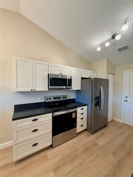 For Sale: $339,900 (3 beds, 2 baths, 1146 Square Feet)