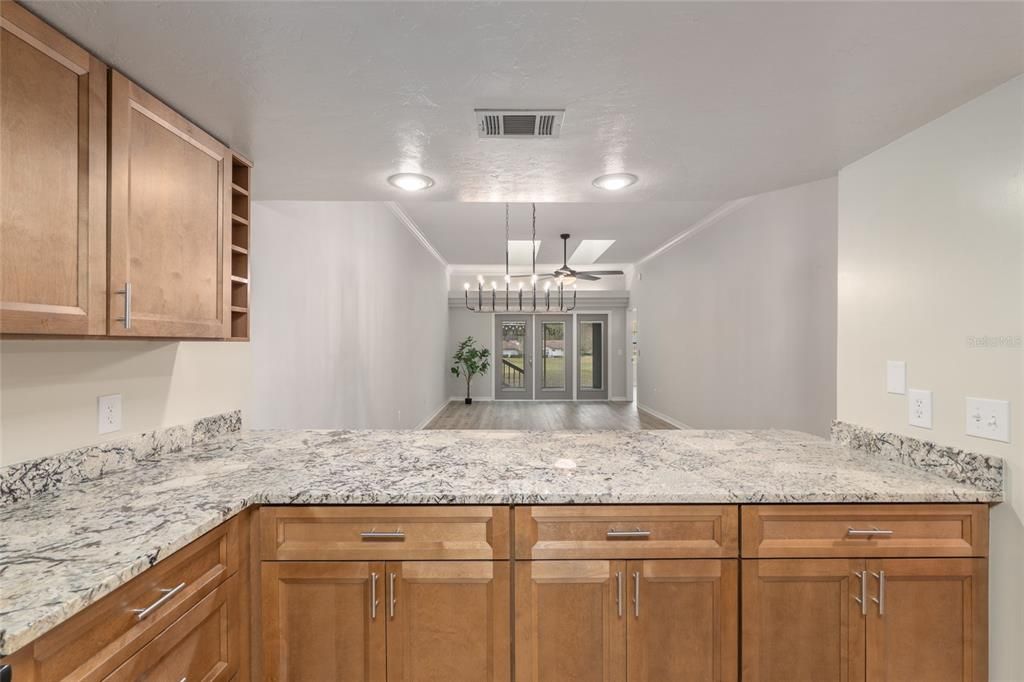 待售: $285,000 (2 贝兹, 2 浴室, 1311 平方英尺)