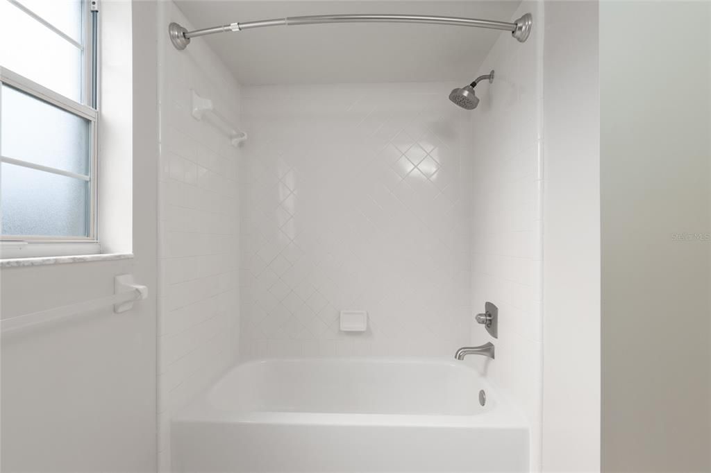 待售: $285,000 (2 贝兹, 2 浴室, 1311 平方英尺)