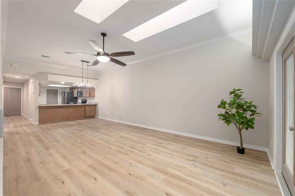 待售: $285,000 (2 贝兹, 2 浴室, 1311 平方英尺)