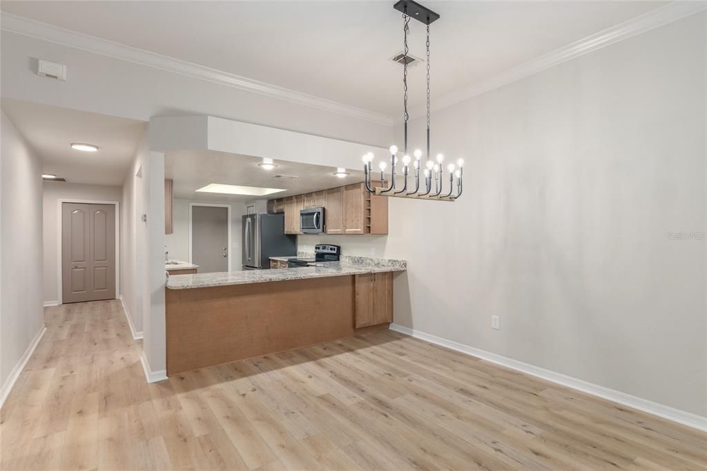 待售: $285,000 (2 贝兹, 2 浴室, 1311 平方英尺)