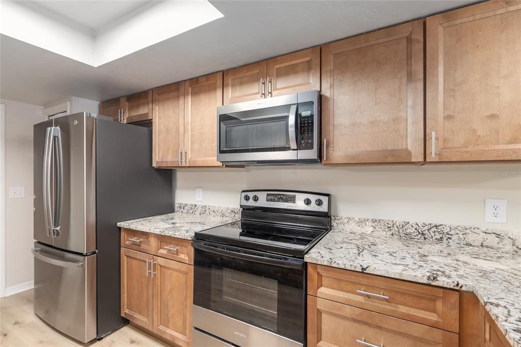 待售: $285,000 (2 贝兹, 2 浴室, 1311 平方英尺)