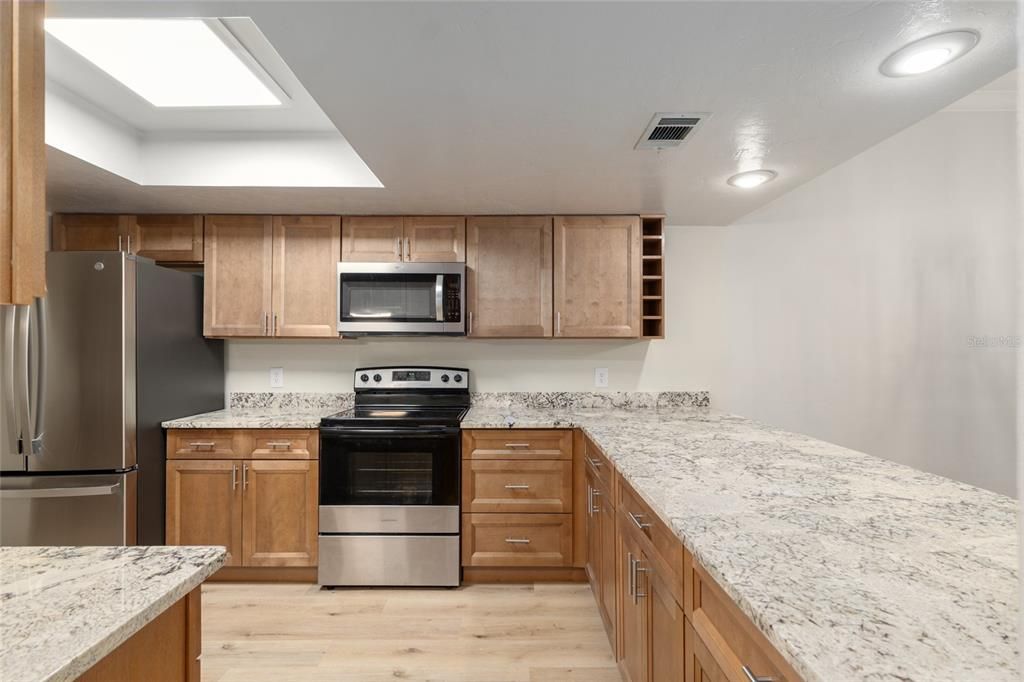 待售: $285,000 (2 贝兹, 2 浴室, 1311 平方英尺)