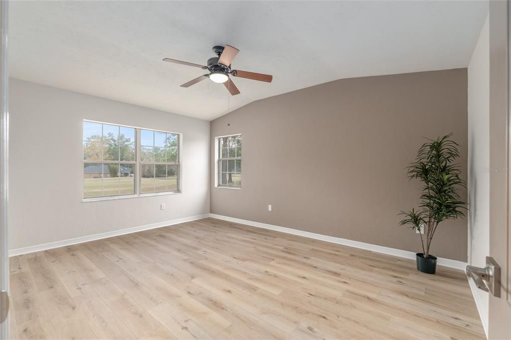 待售: $285,000 (2 贝兹, 2 浴室, 1311 平方英尺)