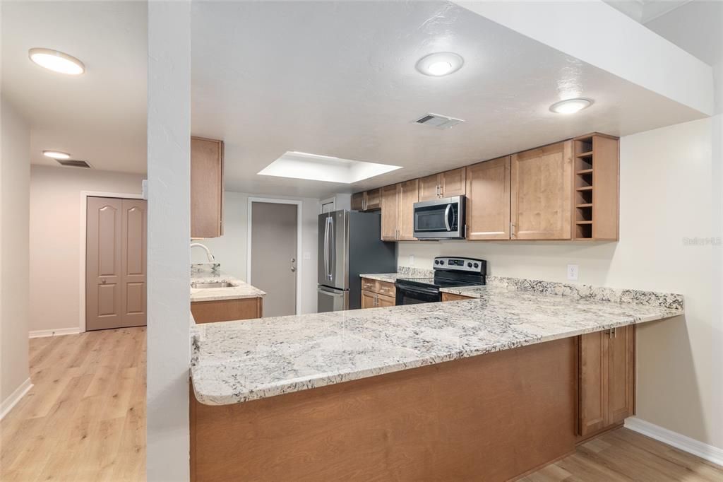 待售: $285,000 (2 贝兹, 2 浴室, 1311 平方英尺)