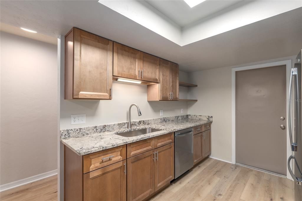 待售: $285,000 (2 贝兹, 2 浴室, 1311 平方英尺)