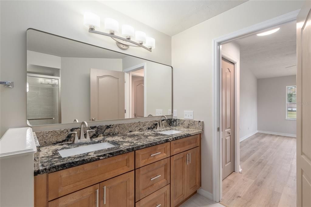 待售: $285,000 (2 贝兹, 2 浴室, 1311 平方英尺)