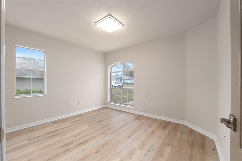 待售: $285,000 (2 贝兹, 2 浴室, 1311 平方英尺)