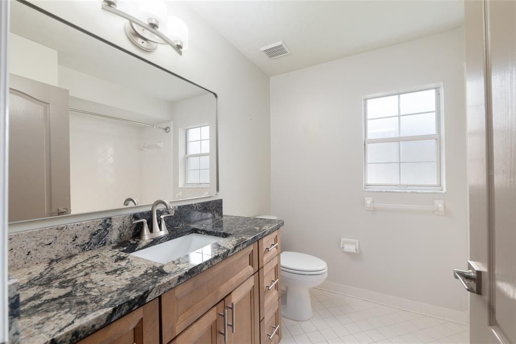 待售: $285,000 (2 贝兹, 2 浴室, 1311 平方英尺)