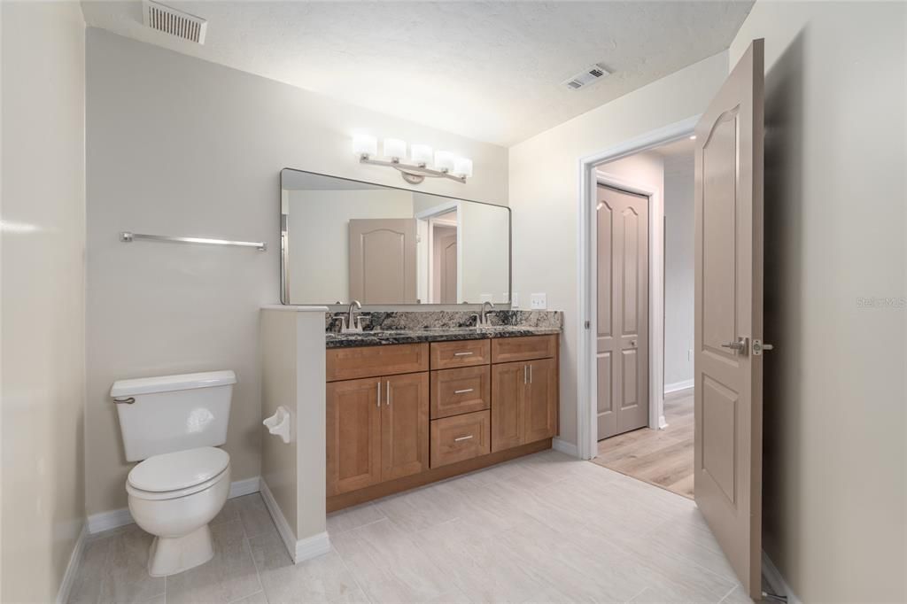 待售: $285,000 (2 贝兹, 2 浴室, 1311 平方英尺)