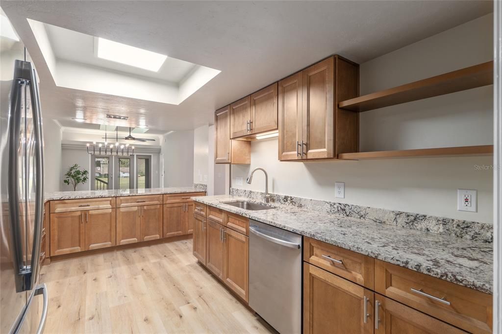 待售: $285,000 (2 贝兹, 2 浴室, 1311 平方英尺)