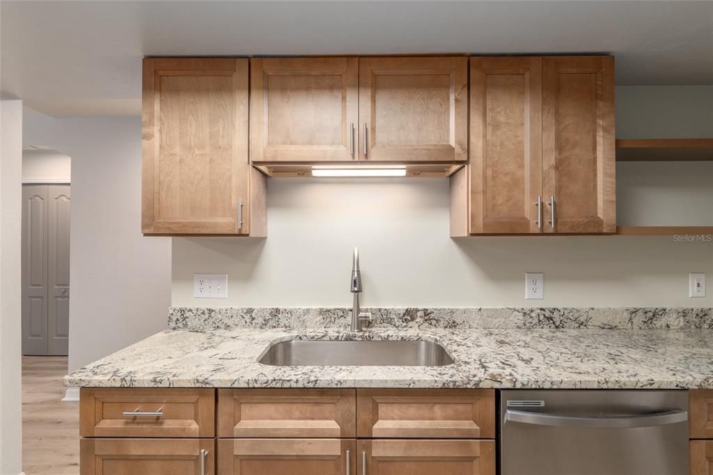 待售: $285,000 (2 贝兹, 2 浴室, 1311 平方英尺)