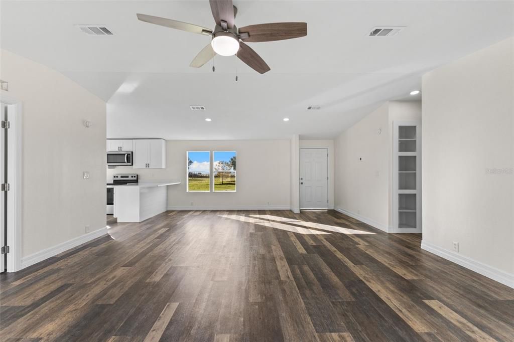 For Sale: $447,900 (3 beds, 2 baths, 1566 Square Feet)