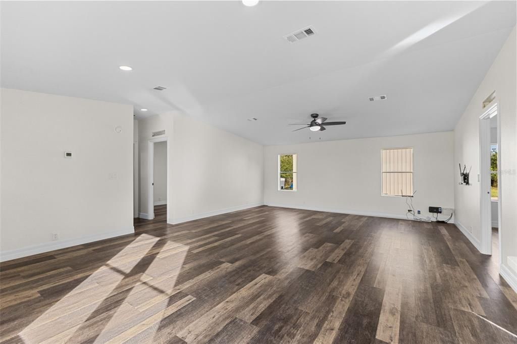 For Sale: $447,900 (3 beds, 2 baths, 1566 Square Feet)