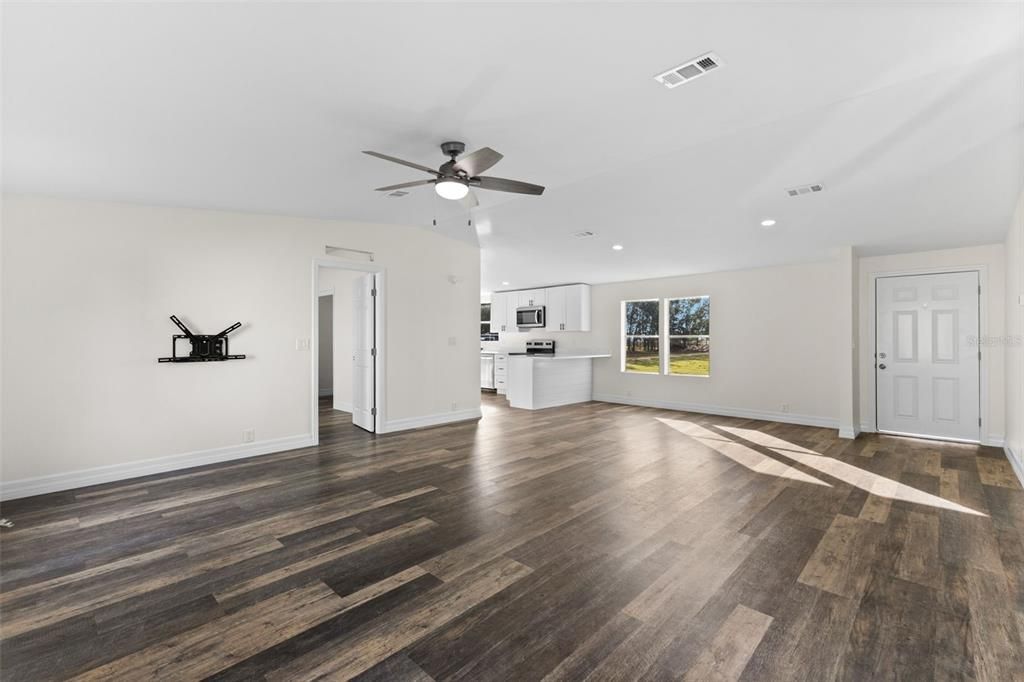 For Sale: $447,900 (3 beds, 2 baths, 1566 Square Feet)