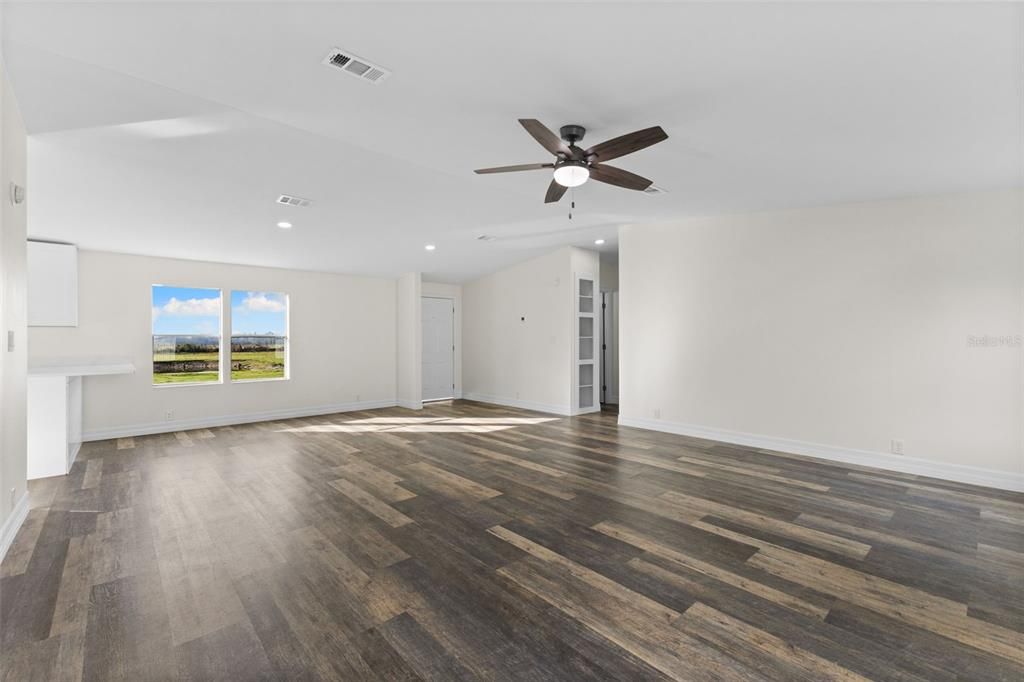 For Sale: $447,900 (3 beds, 2 baths, 1566 Square Feet)