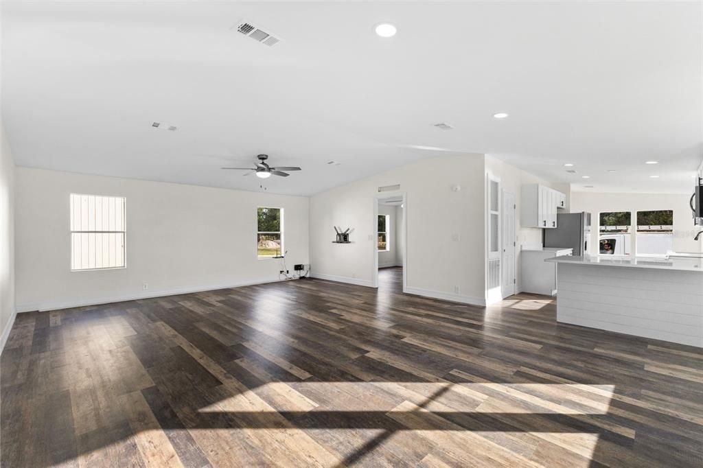 For Sale: $447,900 (3 beds, 2 baths, 1566 Square Feet)