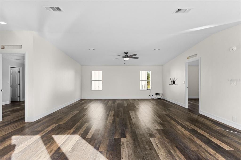 For Sale: $447,900 (3 beds, 2 baths, 1566 Square Feet)