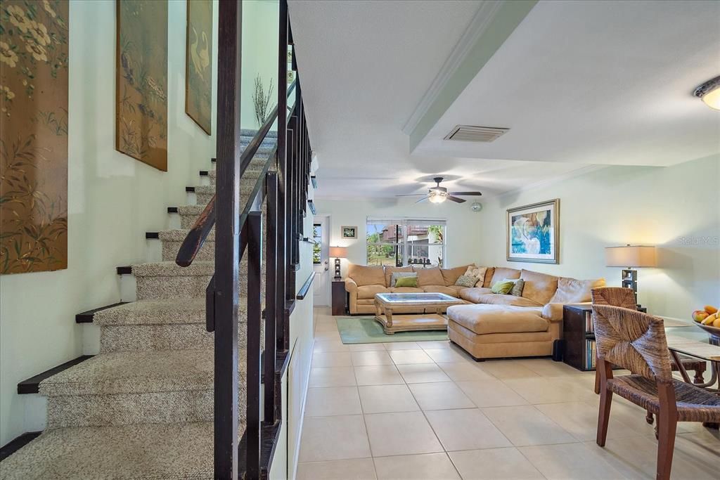 For Rent: $1,900 (2 beds, 2 baths, 1104 Square Feet)