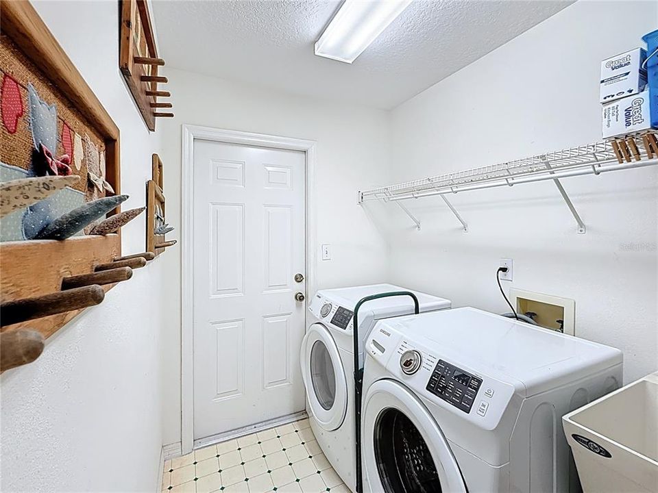 For Sale: $274,900 (3 beds, 2 baths, 1495 Square Feet)