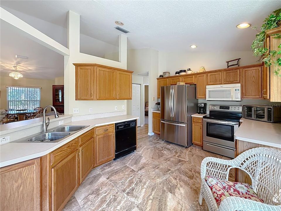 For Sale: $274,900 (3 beds, 2 baths, 1495 Square Feet)