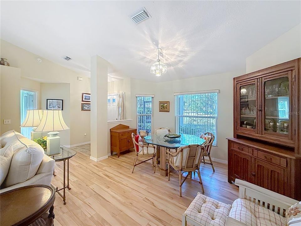 For Sale: $274,900 (3 beds, 2 baths, 1495 Square Feet)