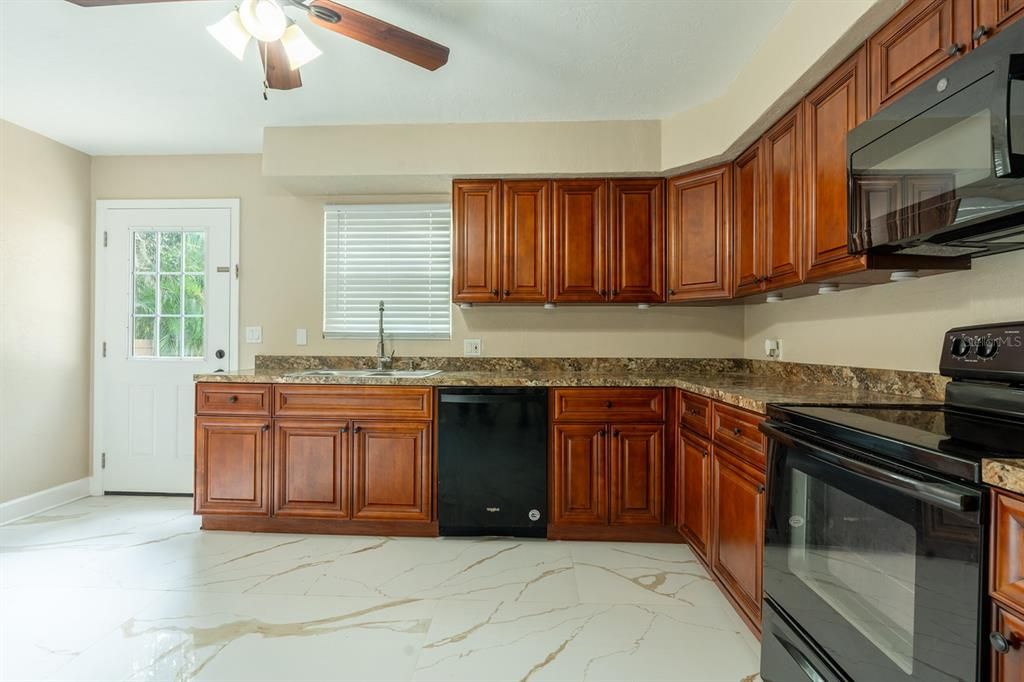 待售: $349,000 (3 贝兹, 3 浴室, 1632 平方英尺)