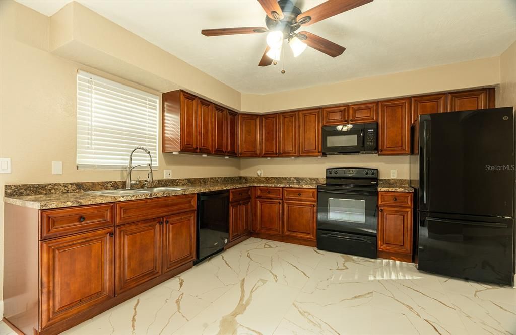 待售: $349,000 (3 贝兹, 3 浴室, 1632 平方英尺)