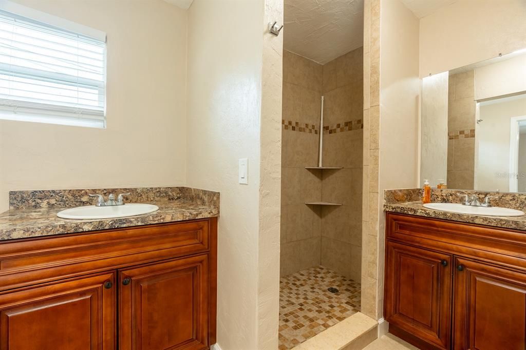 待售: $349,000 (3 贝兹, 3 浴室, 1632 平方英尺)