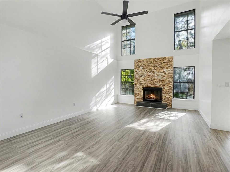 На продажу: $409,000 (3 спален, 2 ванн, 2032 Квадратных фут)