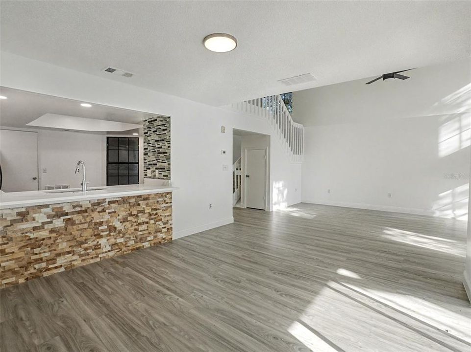 На продажу: $409,000 (3 спален, 2 ванн, 2032 Квадратных фут)