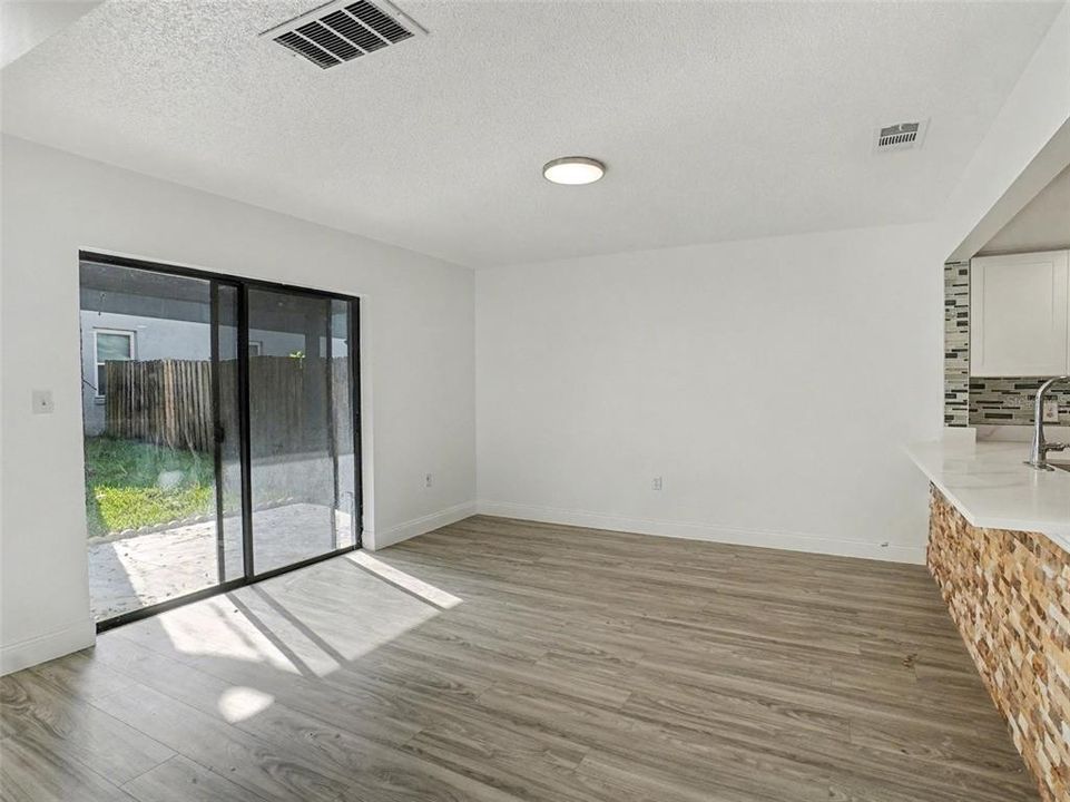 На продажу: $409,000 (3 спален, 2 ванн, 2032 Квадратных фут)