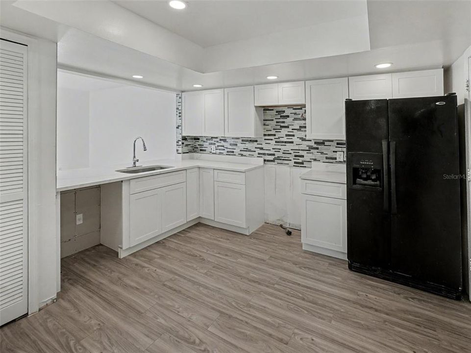 На продажу: $409,000 (3 спален, 2 ванн, 2032 Квадратных фут)