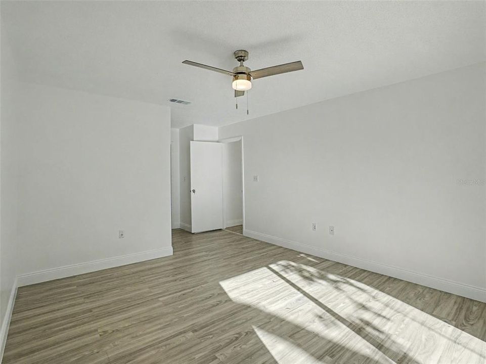 На продажу: $409,000 (3 спален, 2 ванн, 2032 Квадратных фут)