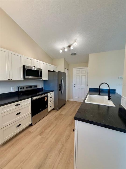 For Rent: $2,200 (3 beds, 2 baths, 1146 Square Feet)