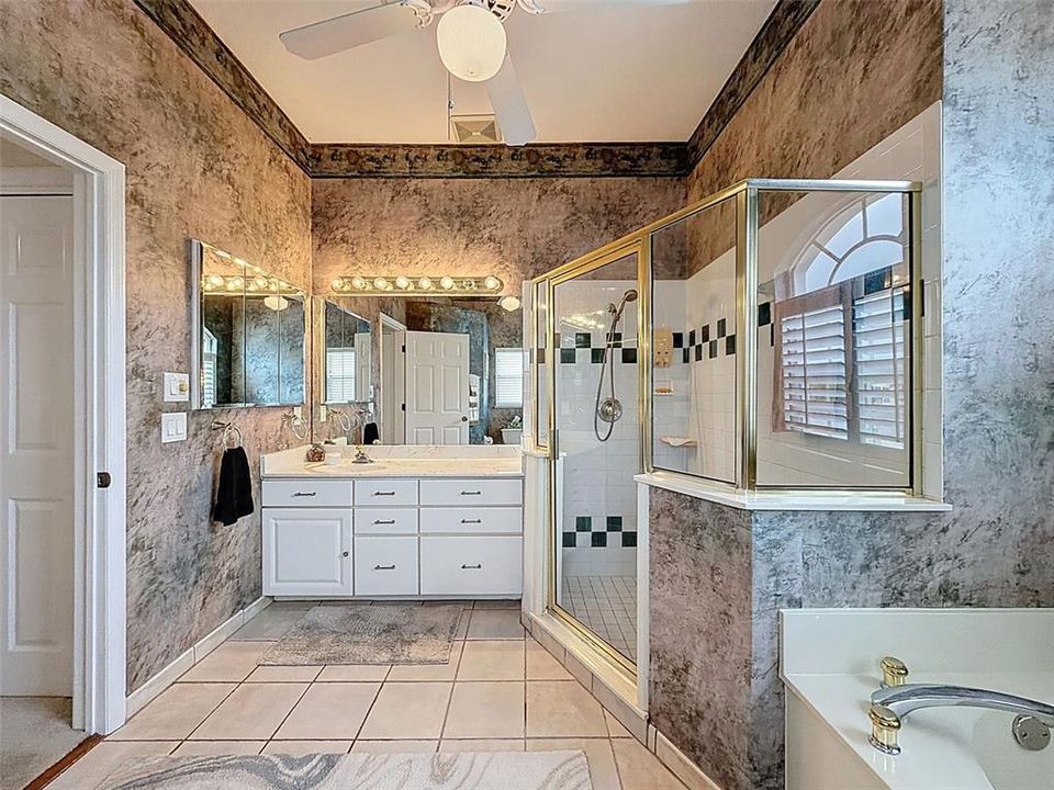 En Venta: $490,000 (3 camas, 2 baños, 2397 Pies cuadrados)