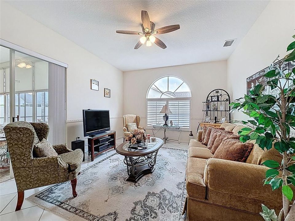 En Venta: $490,000 (3 camas, 2 baños, 2397 Pies cuadrados)