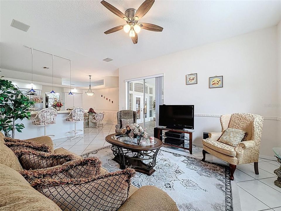 En Venta: $490,000 (3 camas, 2 baños, 2397 Pies cuadrados)