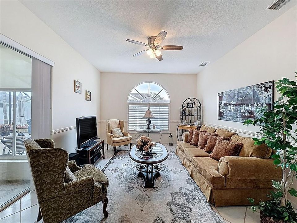 En Venta: $490,000 (3 camas, 2 baños, 2397 Pies cuadrados)